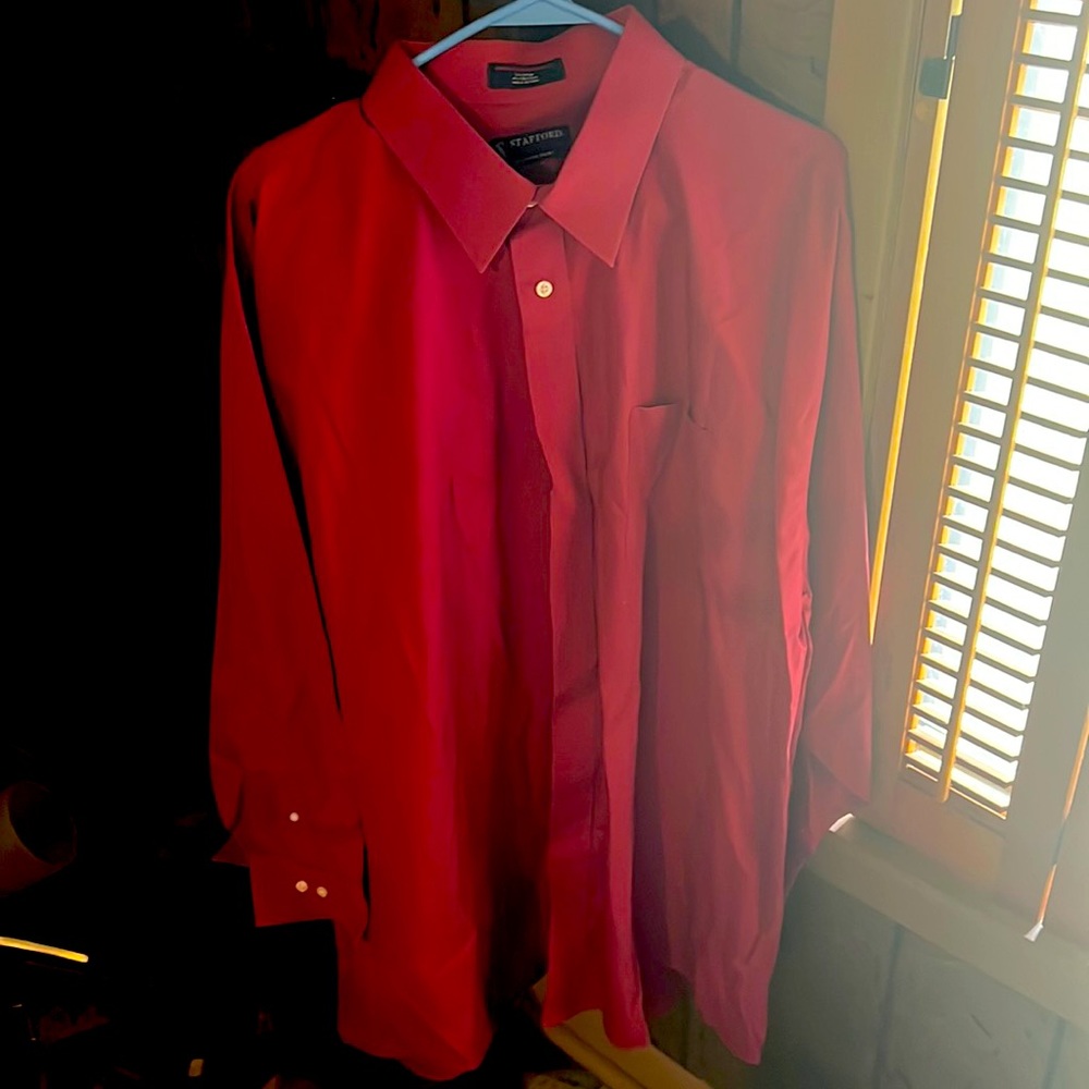 Button up long sleeve dress shirt. Mens size 34/35